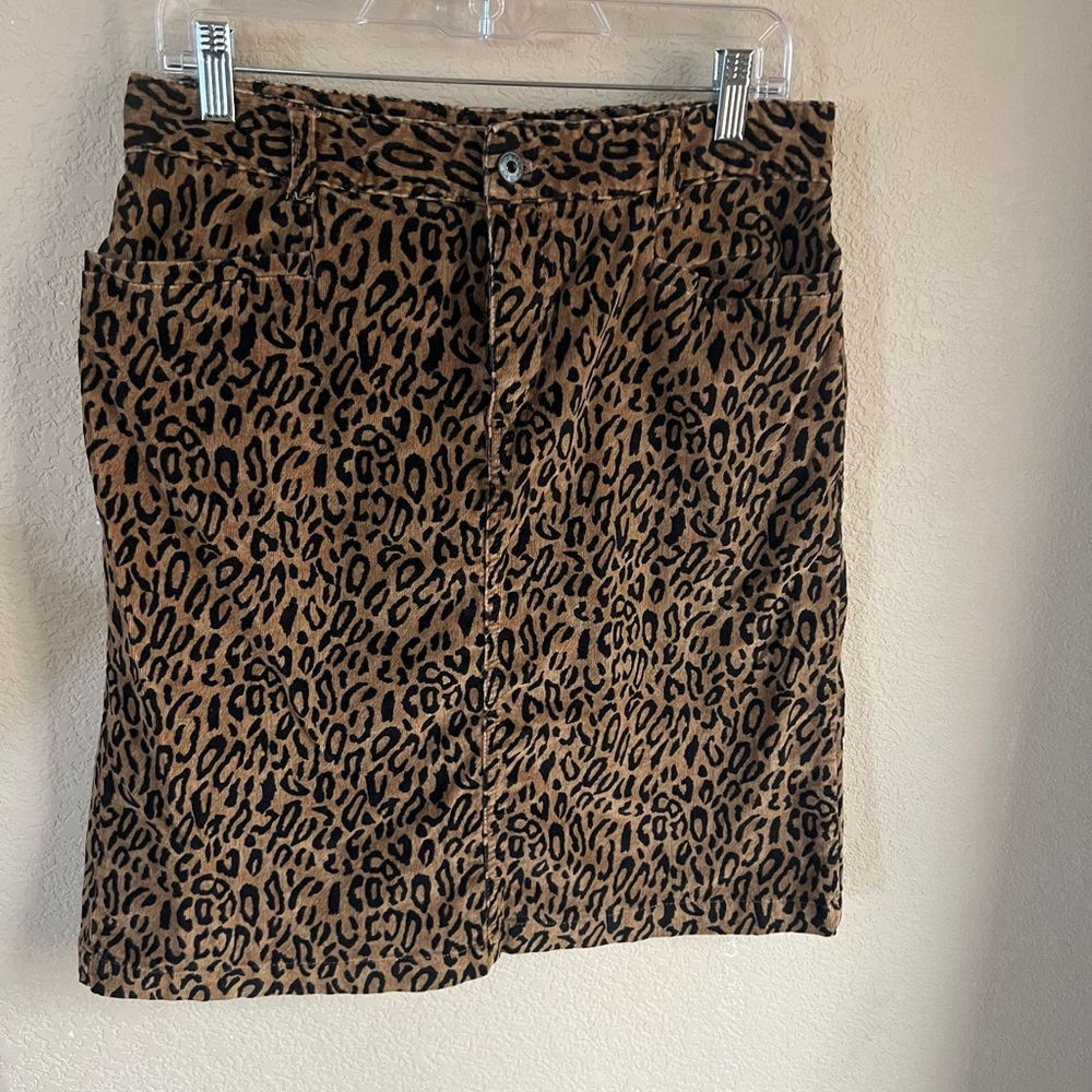 Leopard pencil skirt